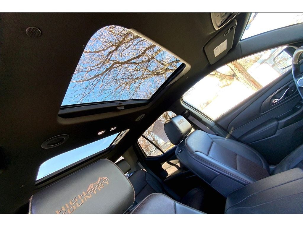 2023 Chevrolet Traverse High Country