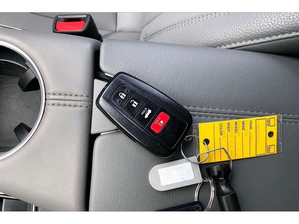 2021 Toyota Avalon Hybrid XLE