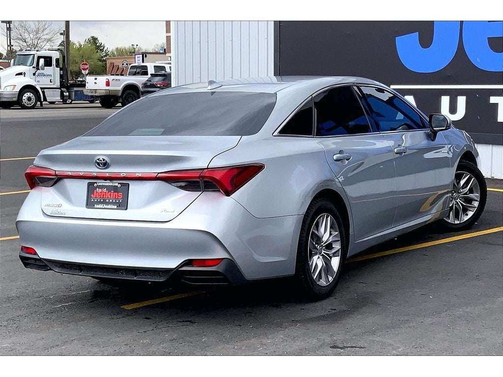 2021 Toyota Avalon Hybrid XLE