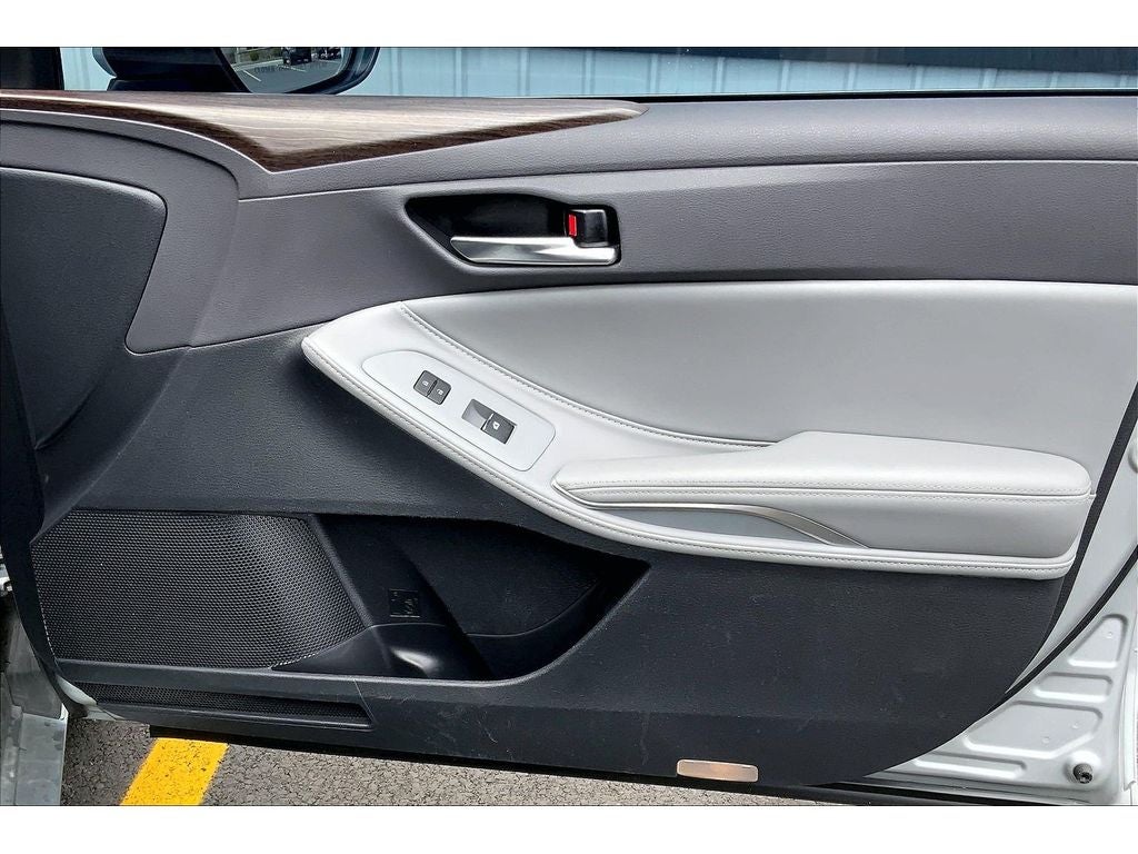 2021 Toyota Avalon Hybrid XLE