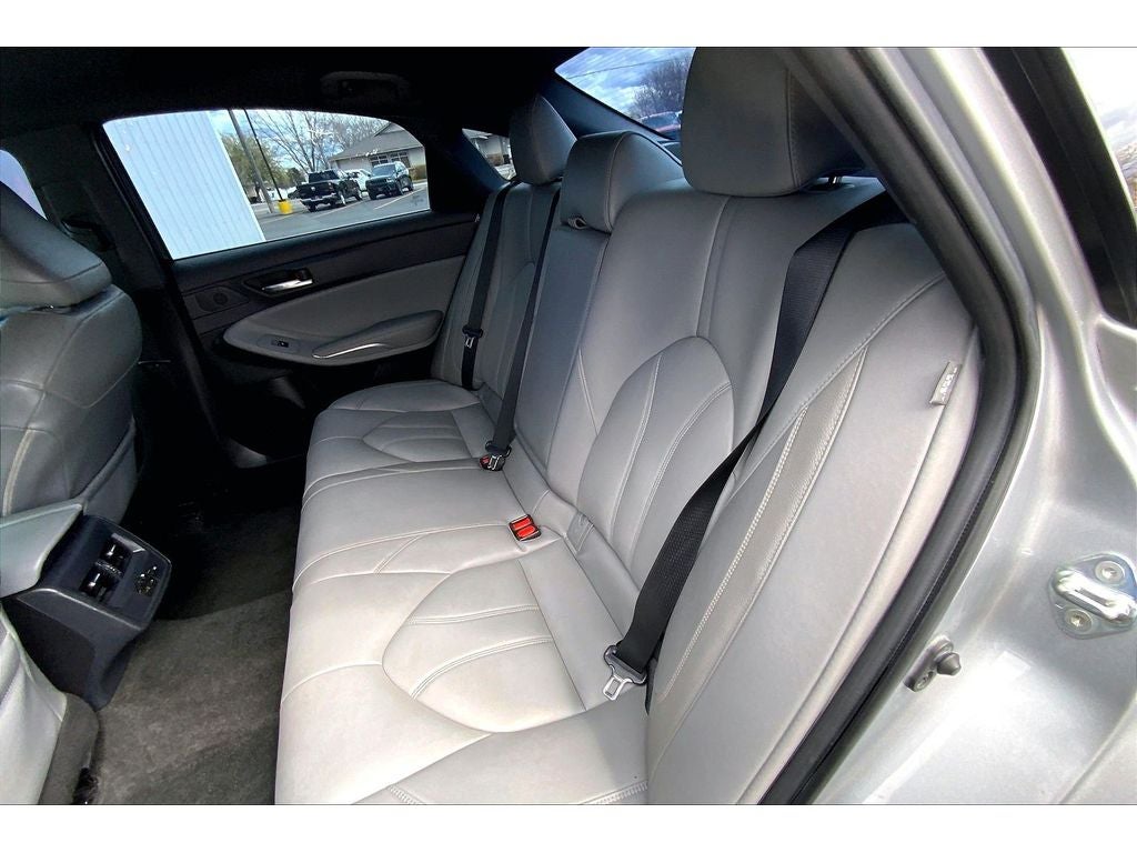 2021 Toyota Avalon Hybrid XLE