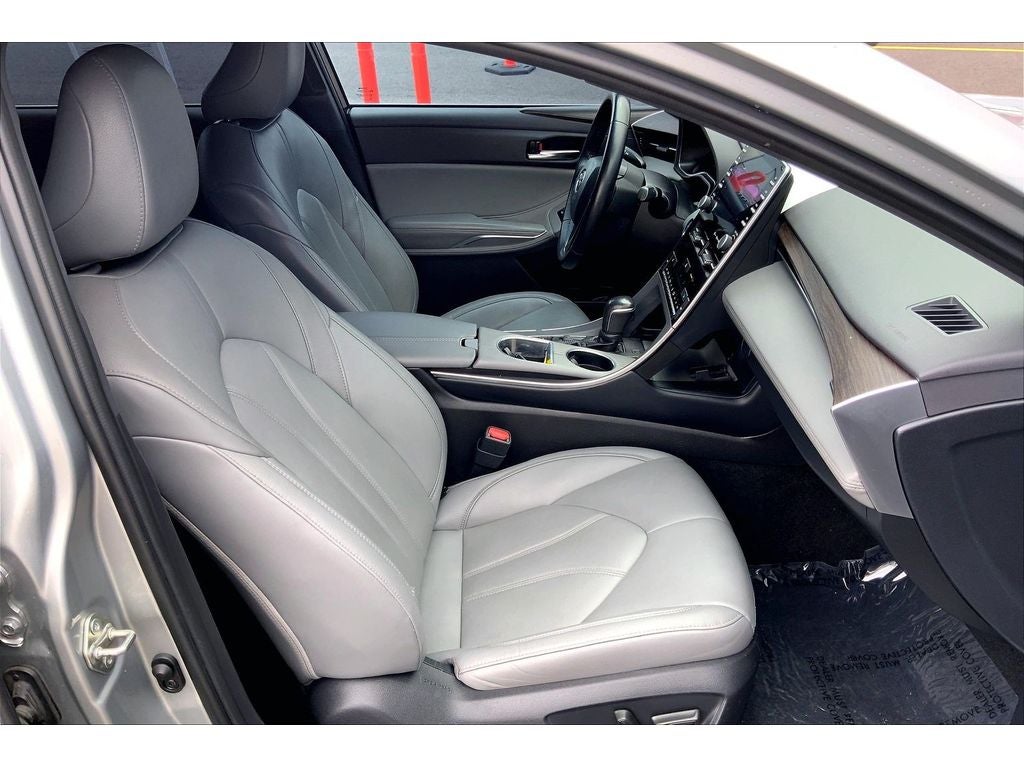 2021 Toyota Avalon Hybrid XLE