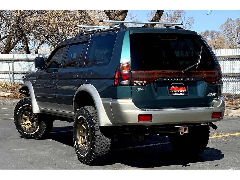 2004 Mitsubishi Montero Sport XLS
