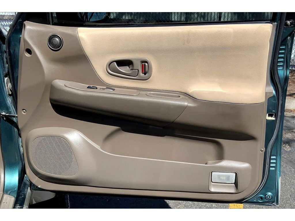 2004 Mitsubishi Montero Sport XLS