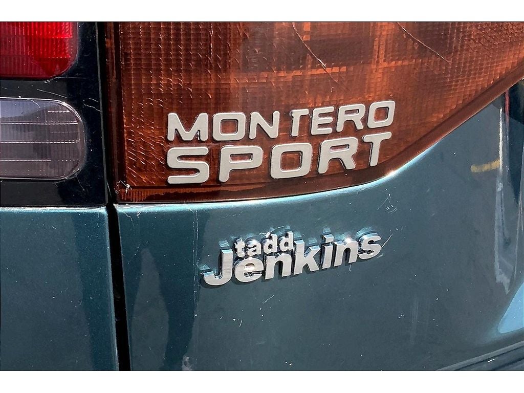 2004 Mitsubishi Montero Sport XLS