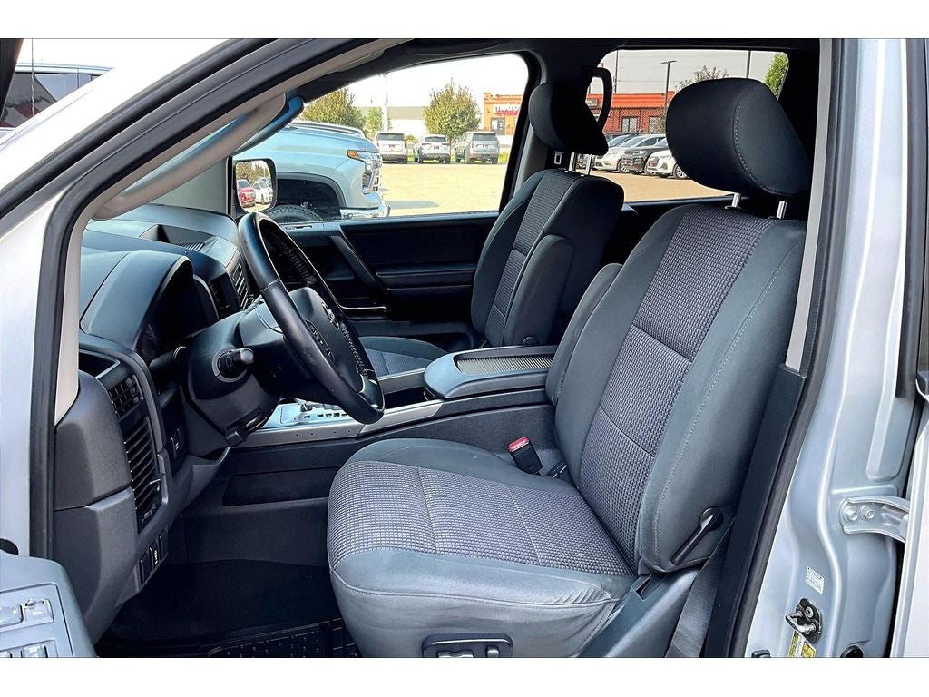 2010 Nissan Titan SE