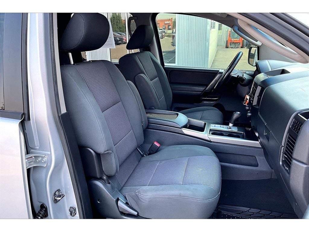 2010 Nissan Titan SE