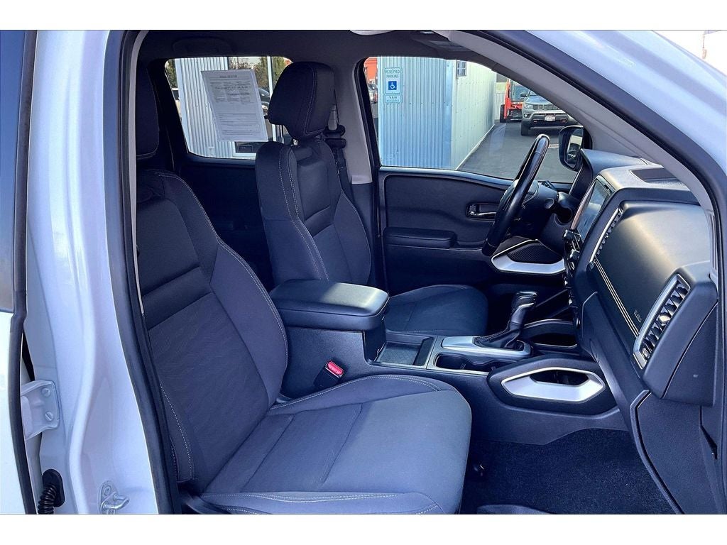 2023 Nissan Frontier SV
