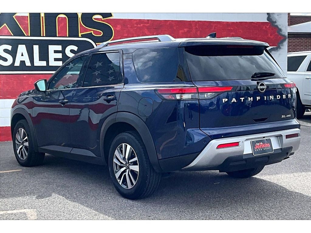 2025 Nissan Pathfinder SL