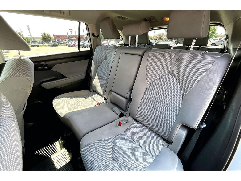 2022 Toyota Highlander LE