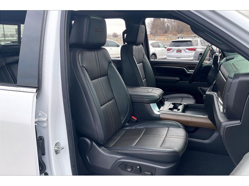 2025 Chevrolet Silverado 3500 HD High Country