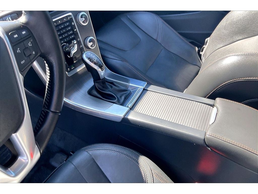 2016 Volvo V60 Cross Country T5