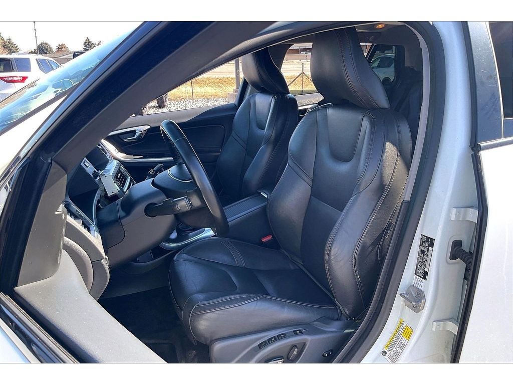 2016 Volvo V60 Cross Country T5